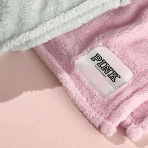 VS PINK Blanket throw stadium 50" x 60" - Picture 5 of 5